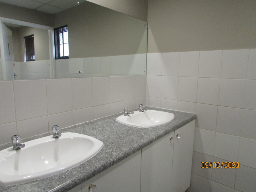 To Let commercial Property for Rent in Okennedyville Western Cape